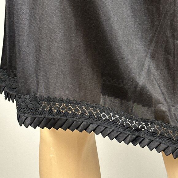 Vintage Fortune Half Slip Size Medium Black 100% Nylon Pleated Edge USA Silky - Picture 5 of 9